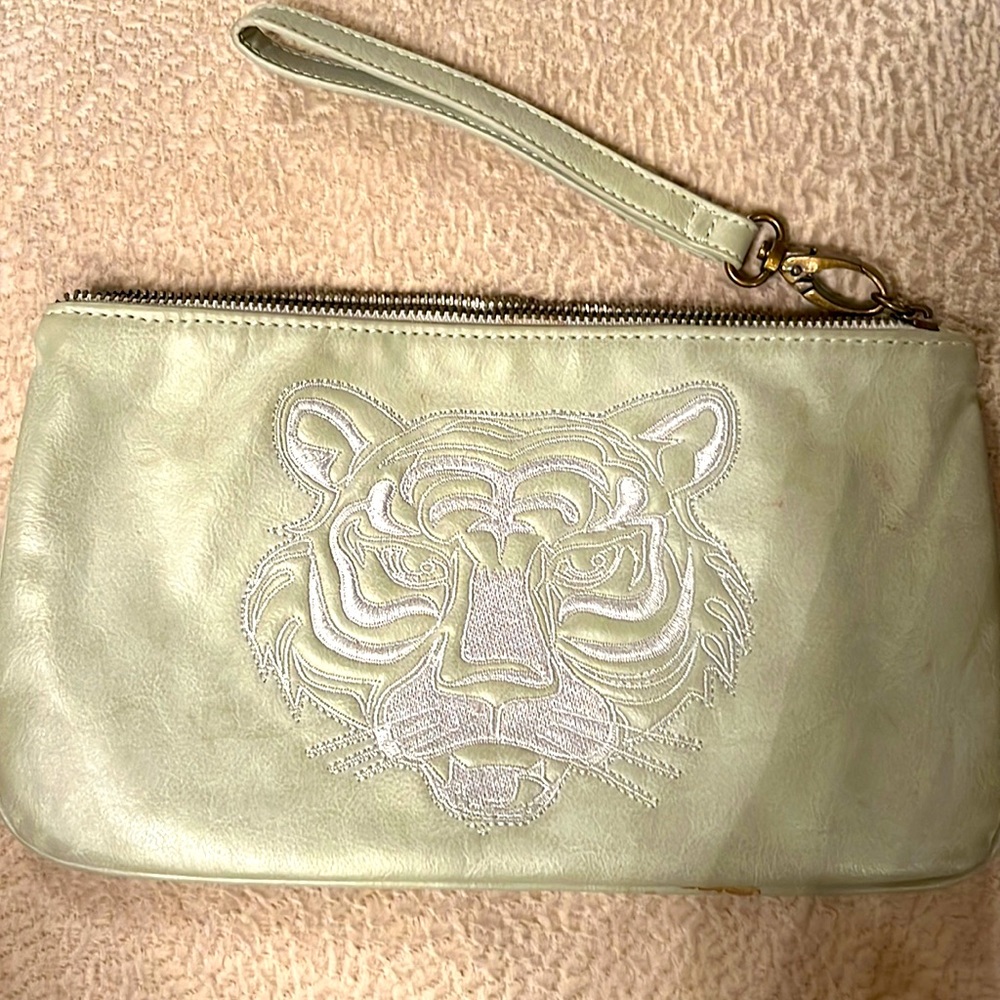 Super cute tiger satchel in sage green